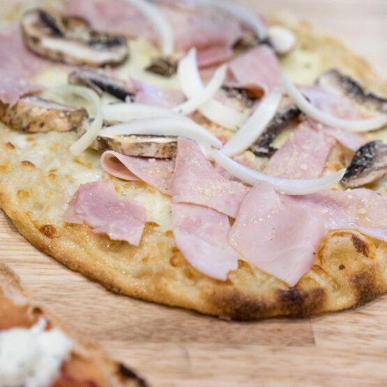 pinsa ham & mushrooms roman pizza